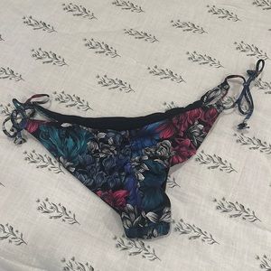 Lululemon Sun Soaker LR floral string cheeky bikini bottom